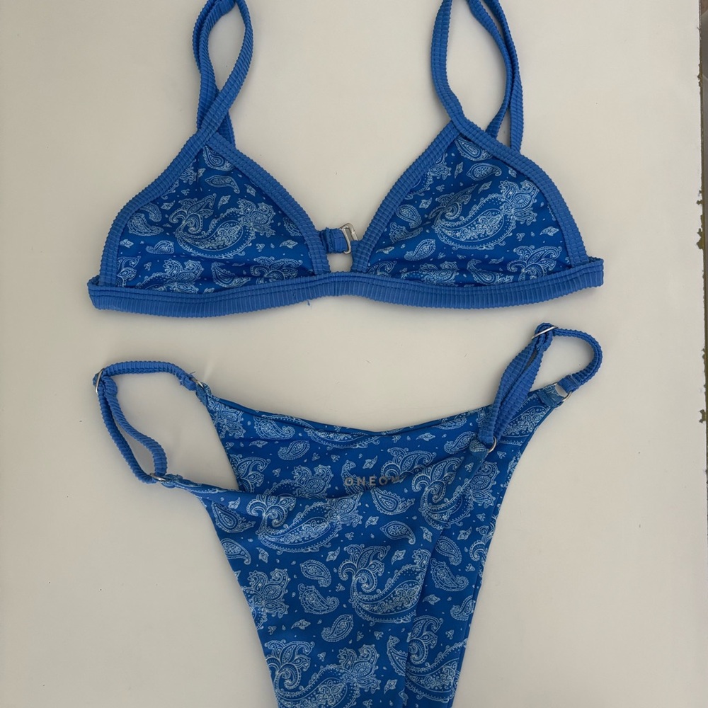 ONE ONE SWIMWEAR BIKINI SET